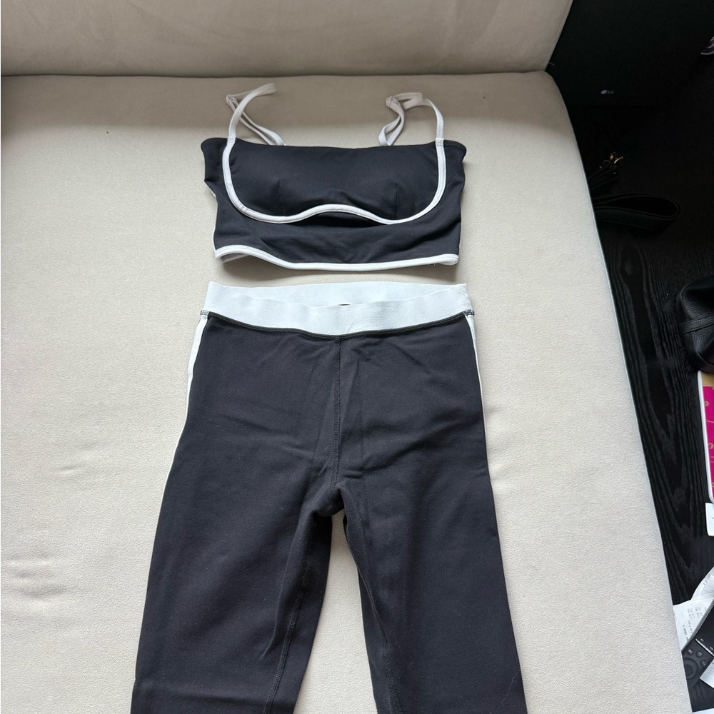 ALO Yoga Black and White Set